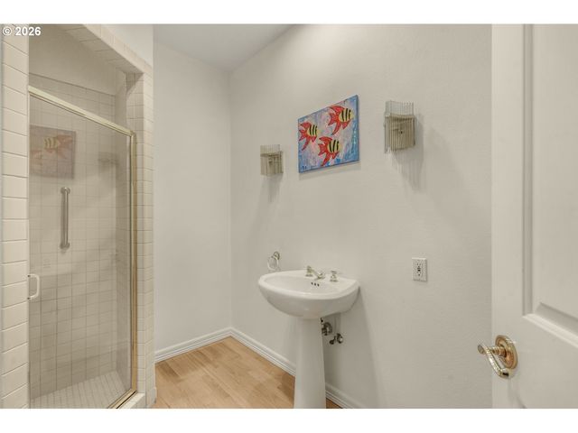 9101 Ne CLIFF St, Portland, OR 97220