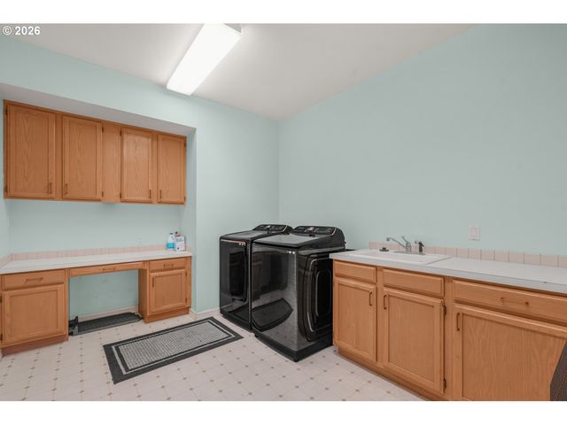 9101 Ne CLIFF St, Portland, OR 97220