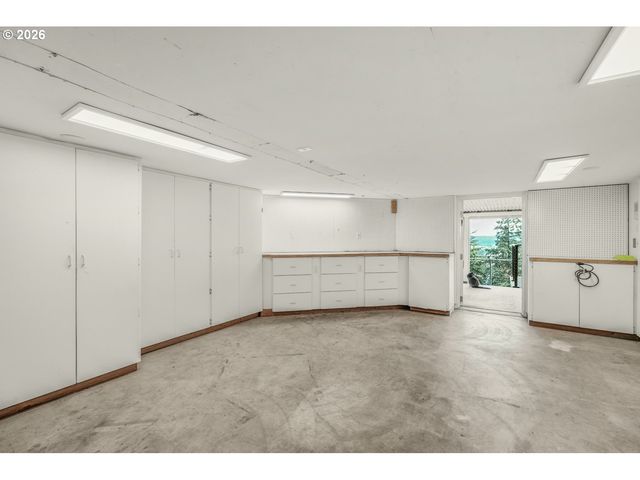 9101 Ne CLIFF St, Portland, OR 97220