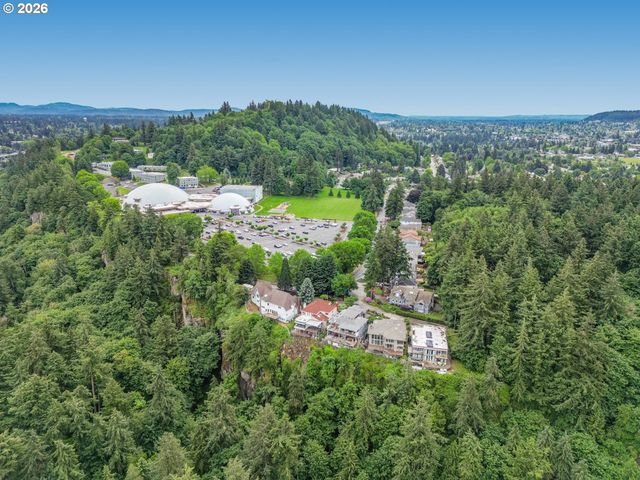 9101 Ne CLIFF St, Portland, OR 97220