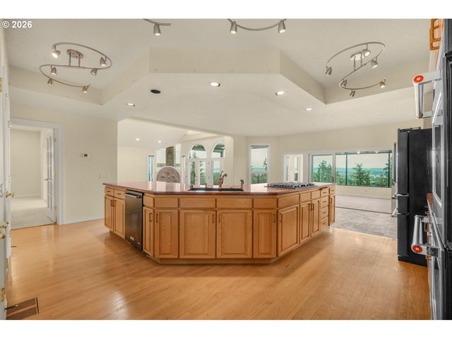 9101 Ne CLIFF St, Portland, OR 97220