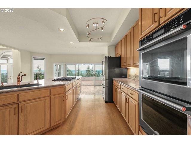 9101 Ne CLIFF St, Portland, OR 97220