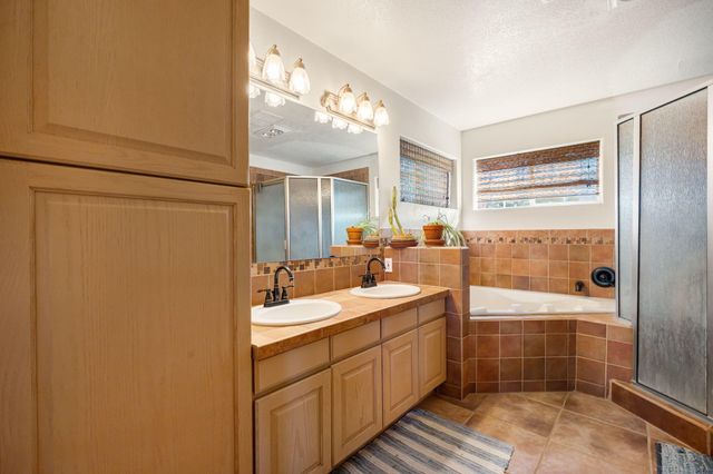 335 Sedillo Road, Tijeras, NM 87059