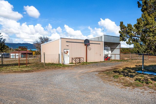335 Sedillo Road, Tijeras, NM 87059