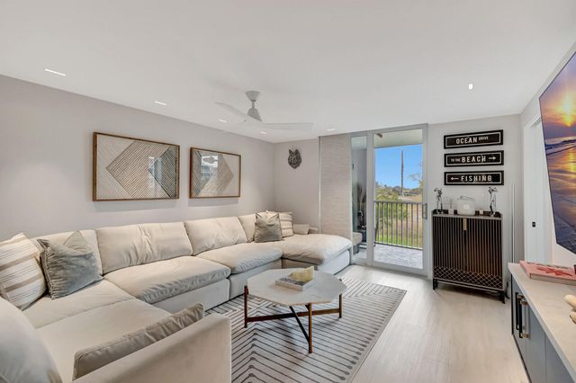 6699 NW 2nd Avenue 313, Boca Raton, FL 33487