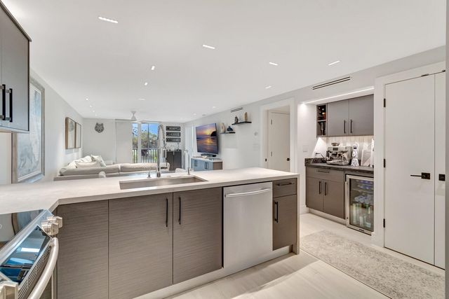 6699 NW 2nd Avenue 313, Boca Raton, FL 33487