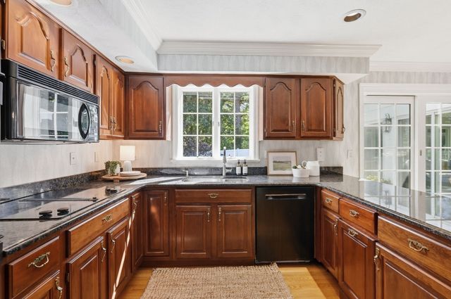 9 Peterson Rd, Peabody, MA 01960