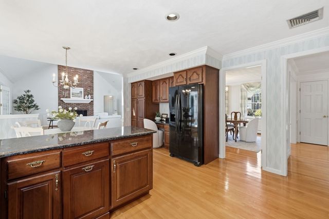 9 Peterson Rd, Peabody, MA 01960
