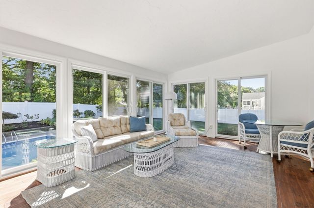 9 Peterson Rd, Peabody, MA 01960
