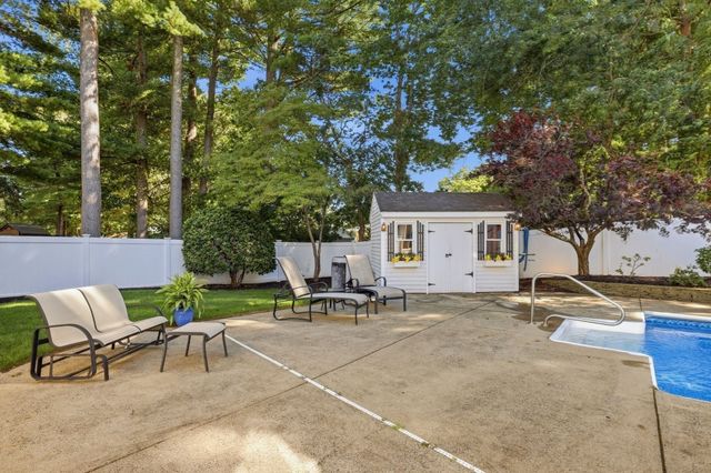 9 Peterson Rd, Peabody, MA 01960