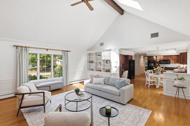 9 Peterson Rd, Peabody, MA 01960