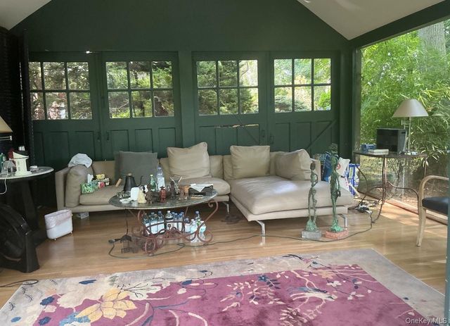 160 Pelletreu Street, Southampton, NY 11968