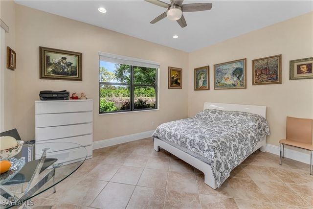 1015 Tivoli DR, Naples, FL 34104