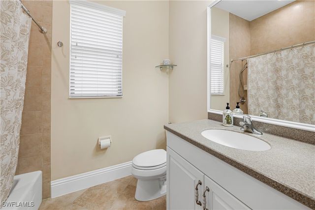 1015 Tivoli DR, Naples, FL 34104