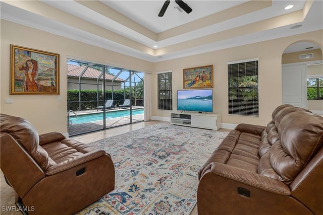 1015 Tivoli DR, Naples, FL 34104