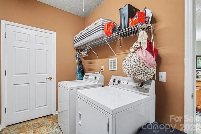 16627 Timber Crossing Road, Charlotte, NC 28213