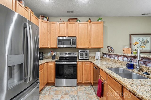 16627 Timber Crossing Road, Charlotte, NC 28213