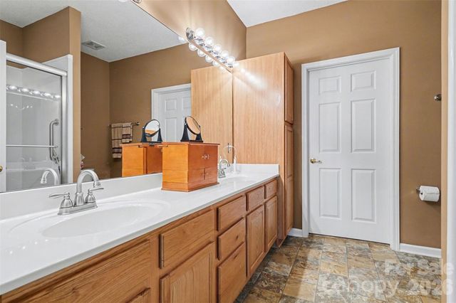 16627 Timber Crossing Road, Charlotte, NC 28213