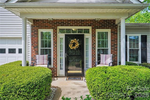 16627 Timber Crossing Road, Charlotte, NC 28213