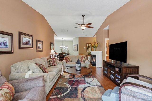 16627 Timber Crossing Road, Charlotte, NC 28213