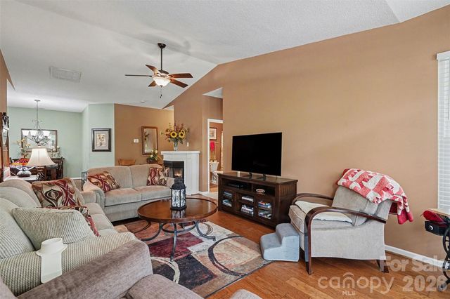 16627 Timber Crossing Road, Charlotte, NC 28213