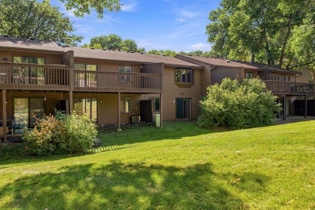 243 W Eagle Lake Drive, Maple Grove, MN 55369