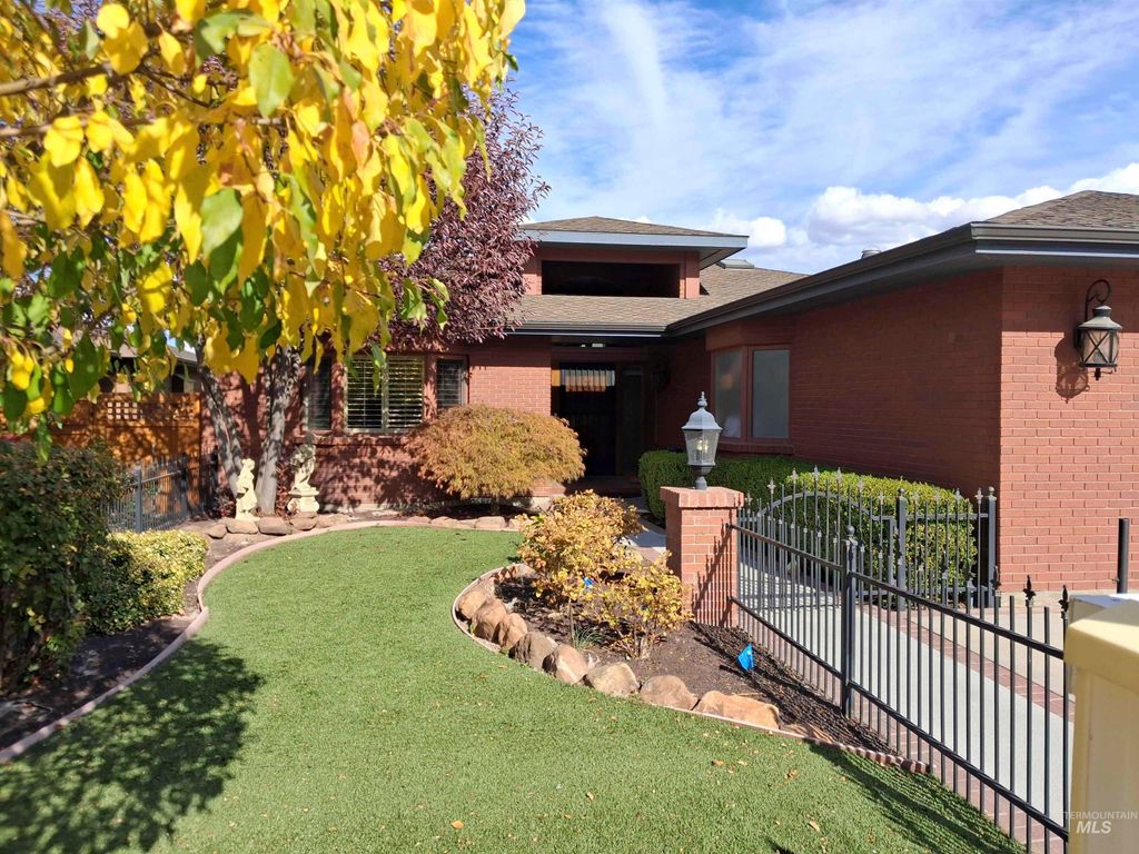 3306 W Hillcrest Lane, Boise, ID 83705 photo 2