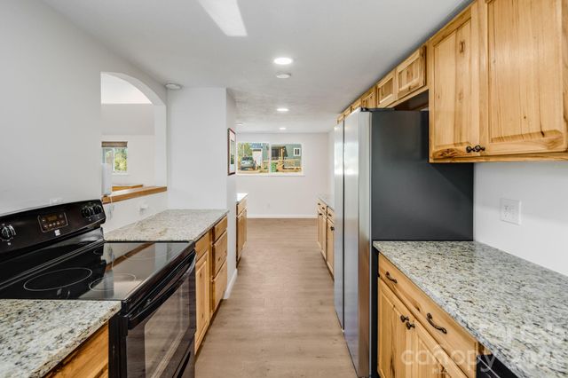 21 Oak Hill Drive, Asheville, NC 28806