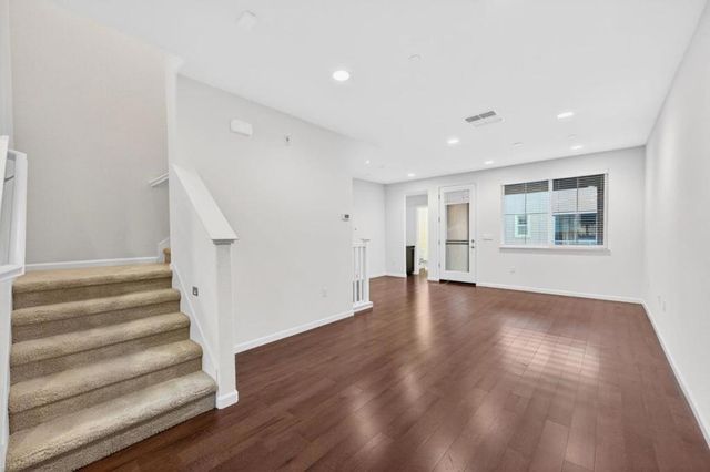 890 White Moonstone Loop, San Jose, CA 95123