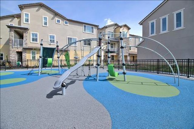 890 White Moonstone Loop, San Jose, CA 95123