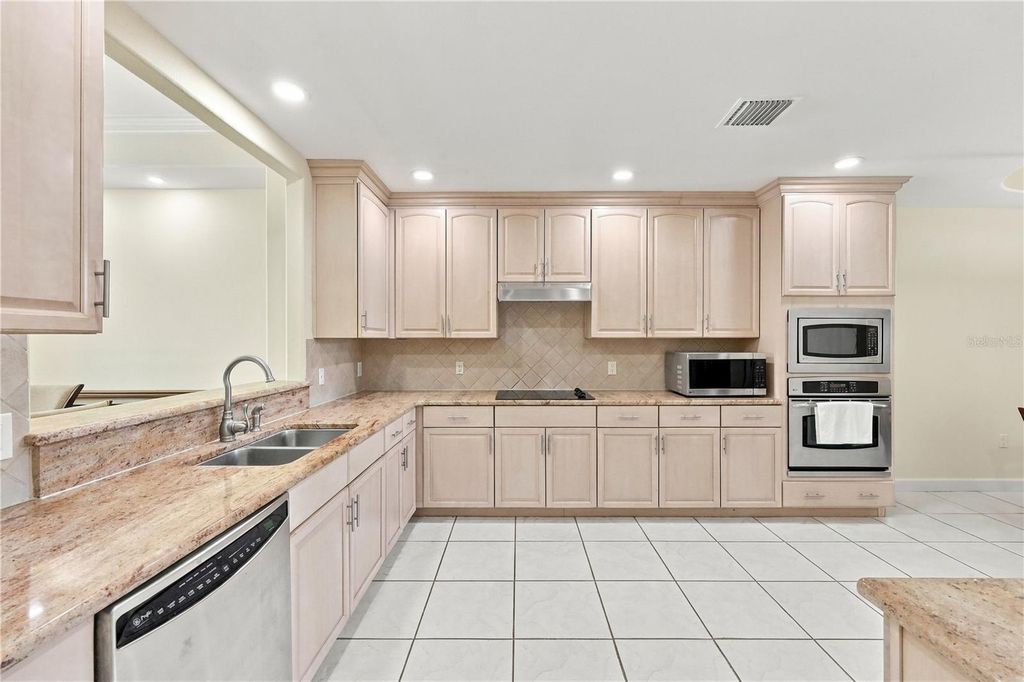 Image 13 of property listing at 8749 THE ESPLANADE 16, Orlando, FL 32836