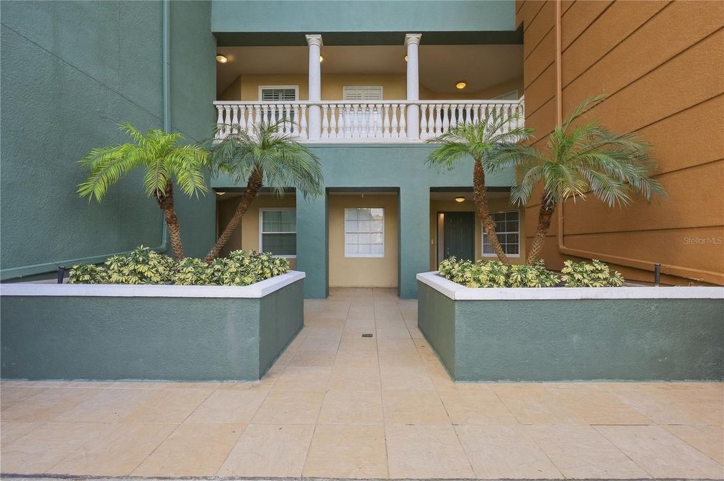 Image 5 of property listing at 8749 THE ESPLANADE 16, Orlando, FL 32836