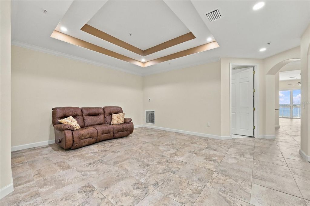 Image 9 of property listing at 8749 THE ESPLANADE 16, Orlando, FL 32836