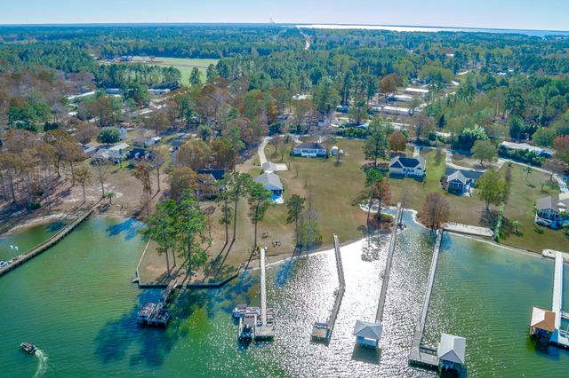 1088 Shore Drive, Manning, SC 29102