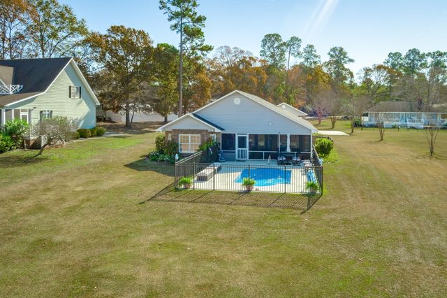 1088 Shore Drive, Manning, SC 29102