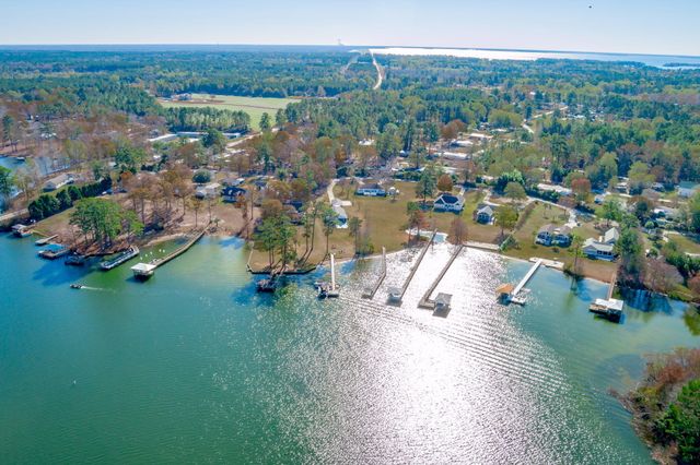 1088 Shore Drive, Manning, SC 29102