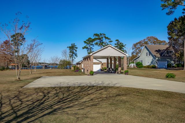 1088 Shore Drive, Manning, SC 29102