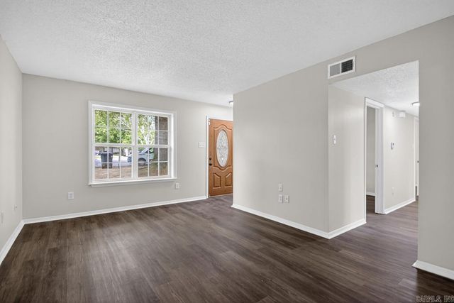 28 Greenhaven Pl, Jacksonville, AR 72076