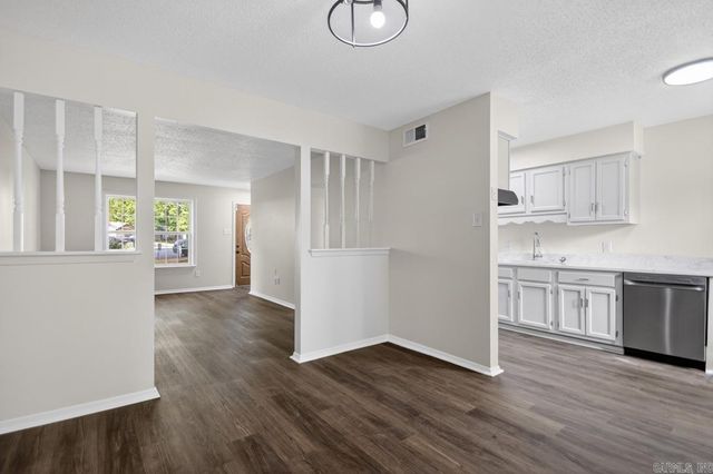 28 Greenhaven Pl, Jacksonville, AR 72076