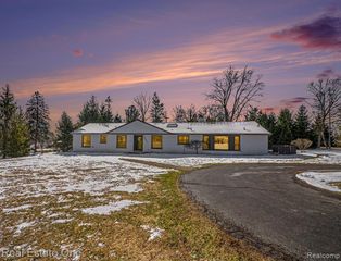 3861 Wedgewood Drive, Bloomfield Hills, MI 48301