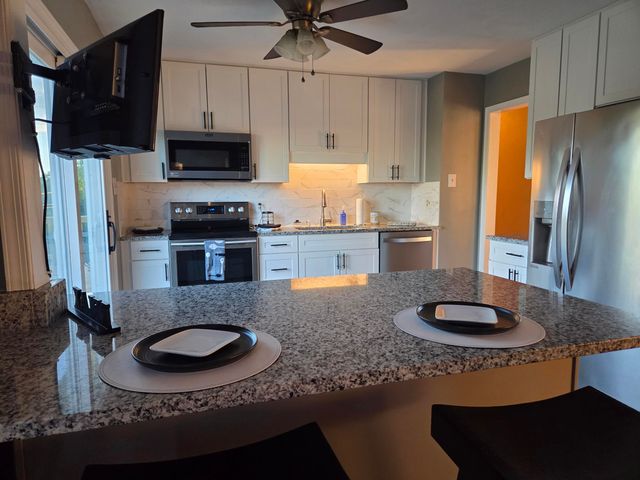 1055 Broadhill DR, Vinton, VA 24179