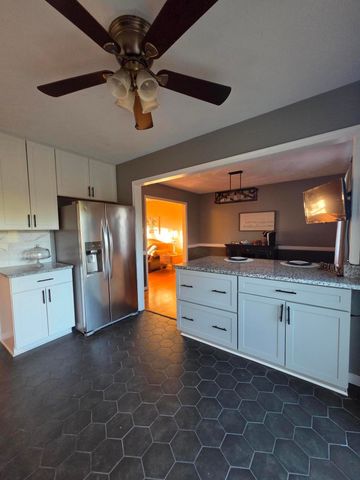 1055 Broadhill DR, Vinton, VA 24179