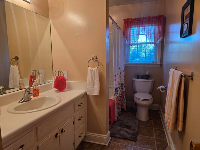 1055 Broadhill DR, Vinton, VA 24179