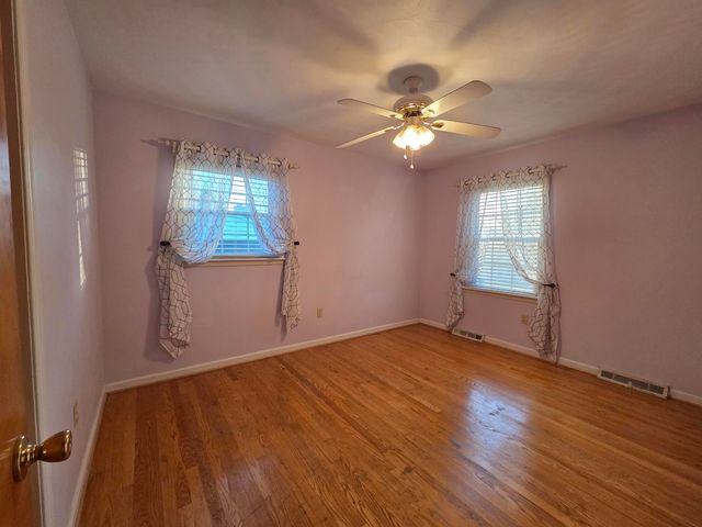1055 Broadhill DR, Vinton, VA 24179