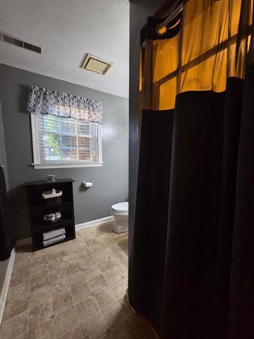 1055 Broadhill DR, Vinton, VA 24179
