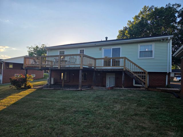 1055 Broadhill DR, Vinton, VA 24179
