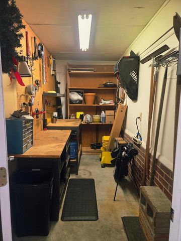 1055 Broadhill DR, Vinton, VA 24179