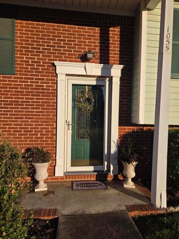 1055 Broadhill DR, Vinton, VA 24179
