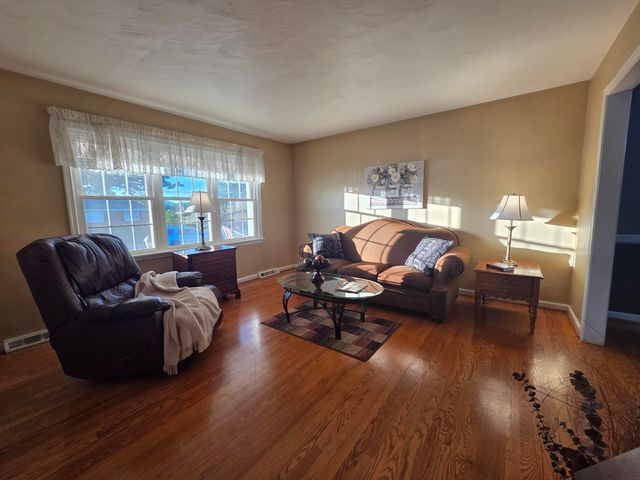 1055 Broadhill DR, Vinton, VA 24179