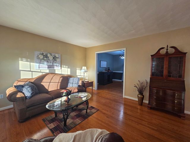 1055 Broadhill DR, Vinton, VA 24179